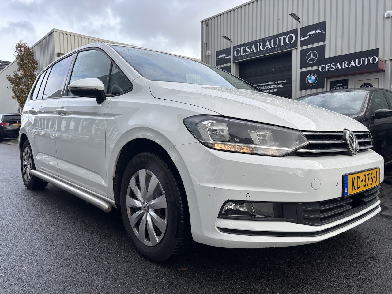 Volkswagen Touran - 2.0 TDI SCR AUTOMAAT / 119 DKM / DEALER ONDERHOUDEN - AutoWereld.nl