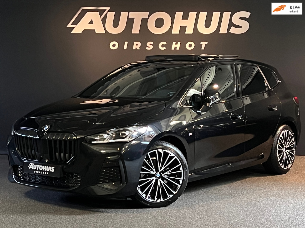 BMW 2-serie Active Tourer - 218i High Executive Edition M Memory stoelen/ Pano/ H&K/ 360Camera/ 19"/ Ambientelight/ LE - AutoWereld.nl