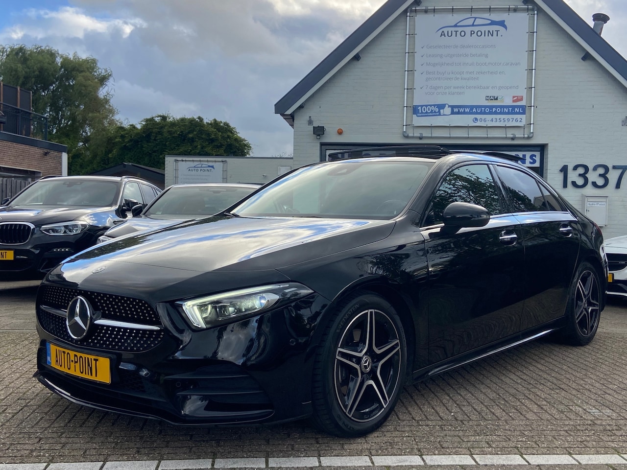 Mercedes-Benz A-klasse - 180 AMG-NIGHT PAKKET/PANO/SFEER/WIDESCREEN/CAMERA - AutoWereld.nl