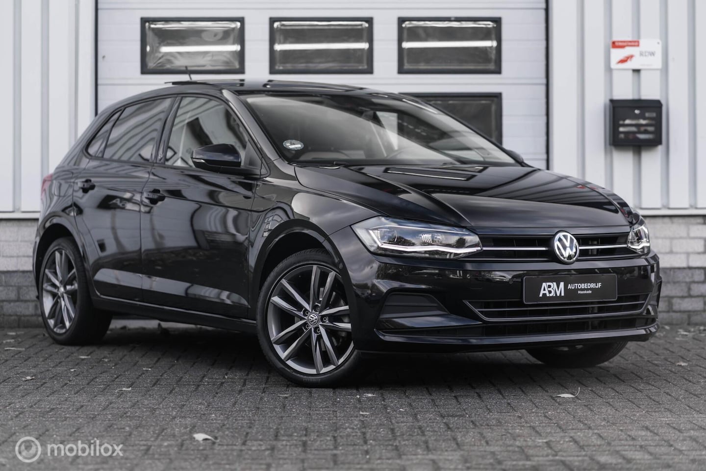 Volkswagen Polo - 1.0 TSI Highline 116PK DSG PANO LED BEATS - AutoWereld.nl