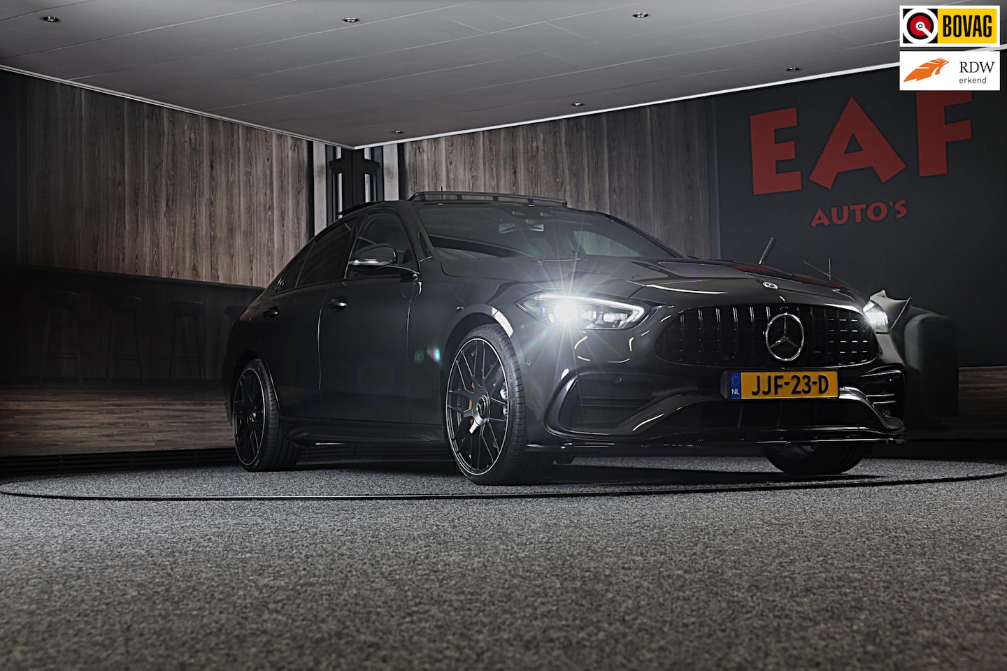 Mercedes-Benz C-klasse - 300 e AMG 63 Look / Camera / Acc / Lane Assist / F1 / Verwarming 4x / Leder / Open Pano / - AutoWereld.nl
