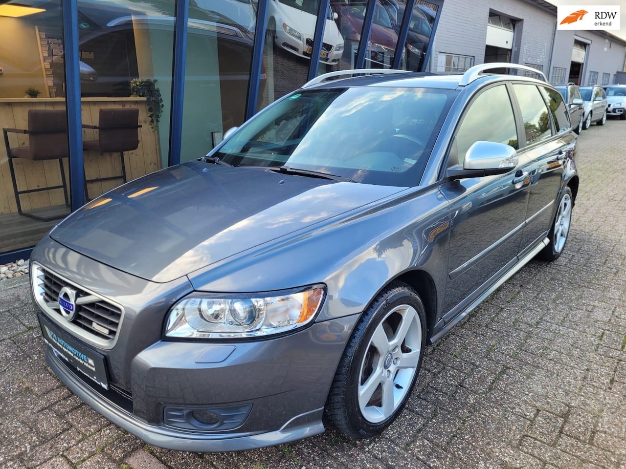 Volvo V50 - 2.0 R-Design Pro Edition NAVI / LEER / TREKHAAK - AutoWereld.nl