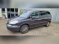 Peugeot 807 - 2.0 ST 7-zittter
