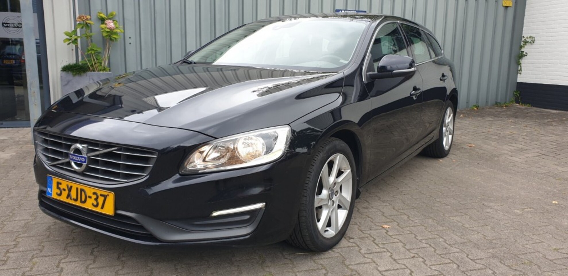 Volvo V60 - 2.0 D4 Momentum 2.0 D4 Momentum - AutoWereld.nl