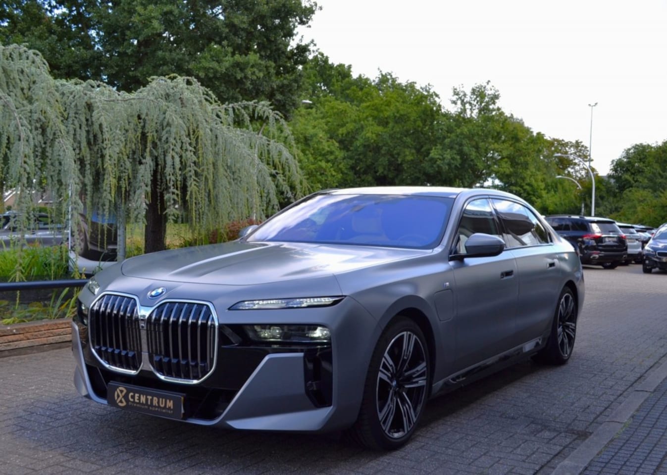 BMW 7-serie - 750e xDrive M-Sport - TV Achter - Vol - AutoWereld.nl