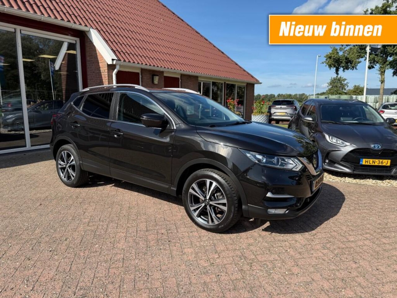 Nissan Qashqai - 1.3 DIG-T 140 PK N-CONNECTA CAMERA/TREKHAAK/NAVIGATIE/CRUISE CONTROL - AutoWereld.nl
