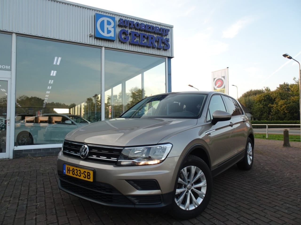 Volkswagen Tiguan - 1.4 TSI Trendline Airco/Cruise/Trekhaak/Apple carplay - AutoWereld.nl
