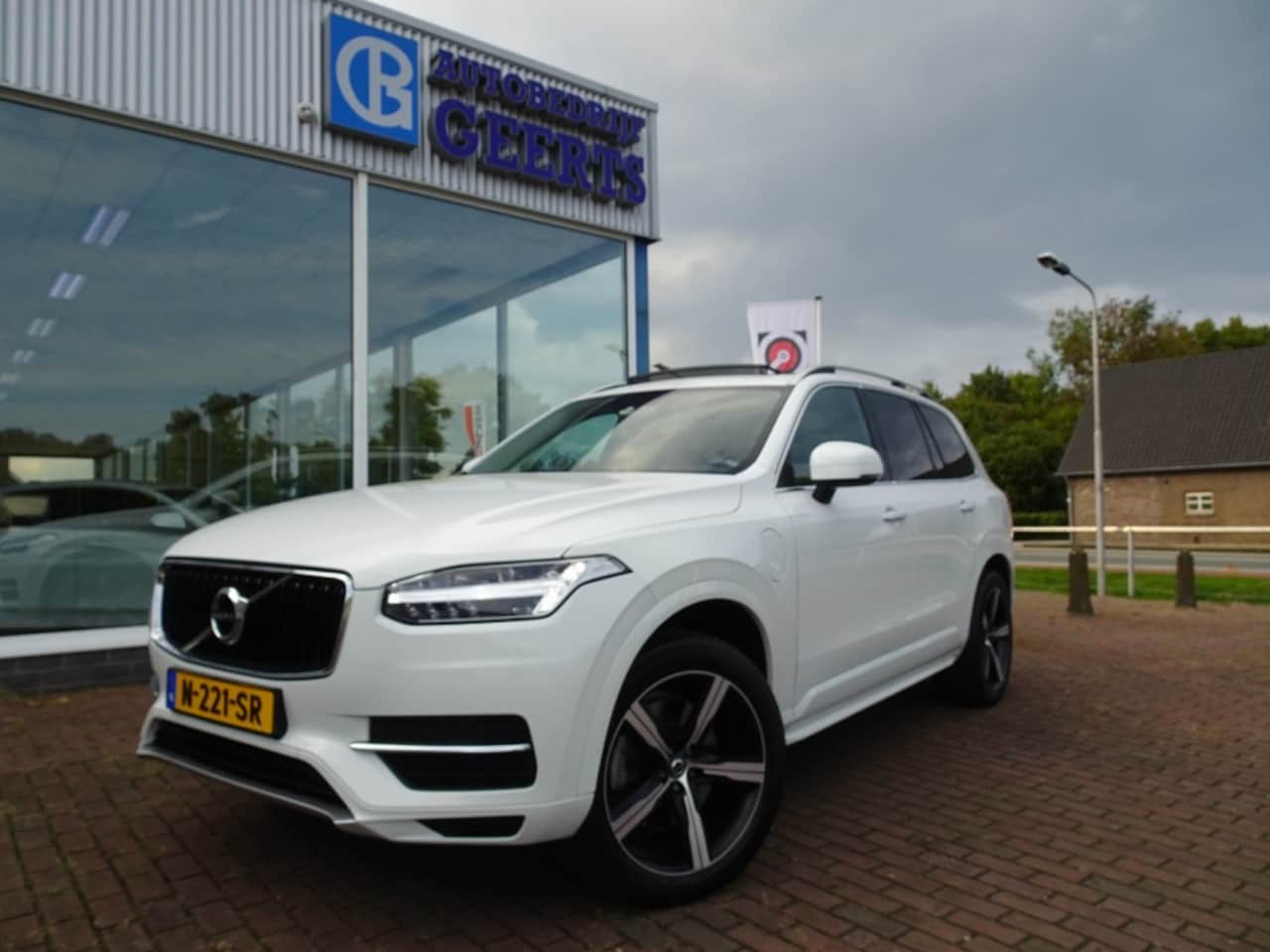 Volvo XC90 - 2.0 T8 AWD 7P Momentum Panorama/Trekhaak/Leder - AutoWereld.nl