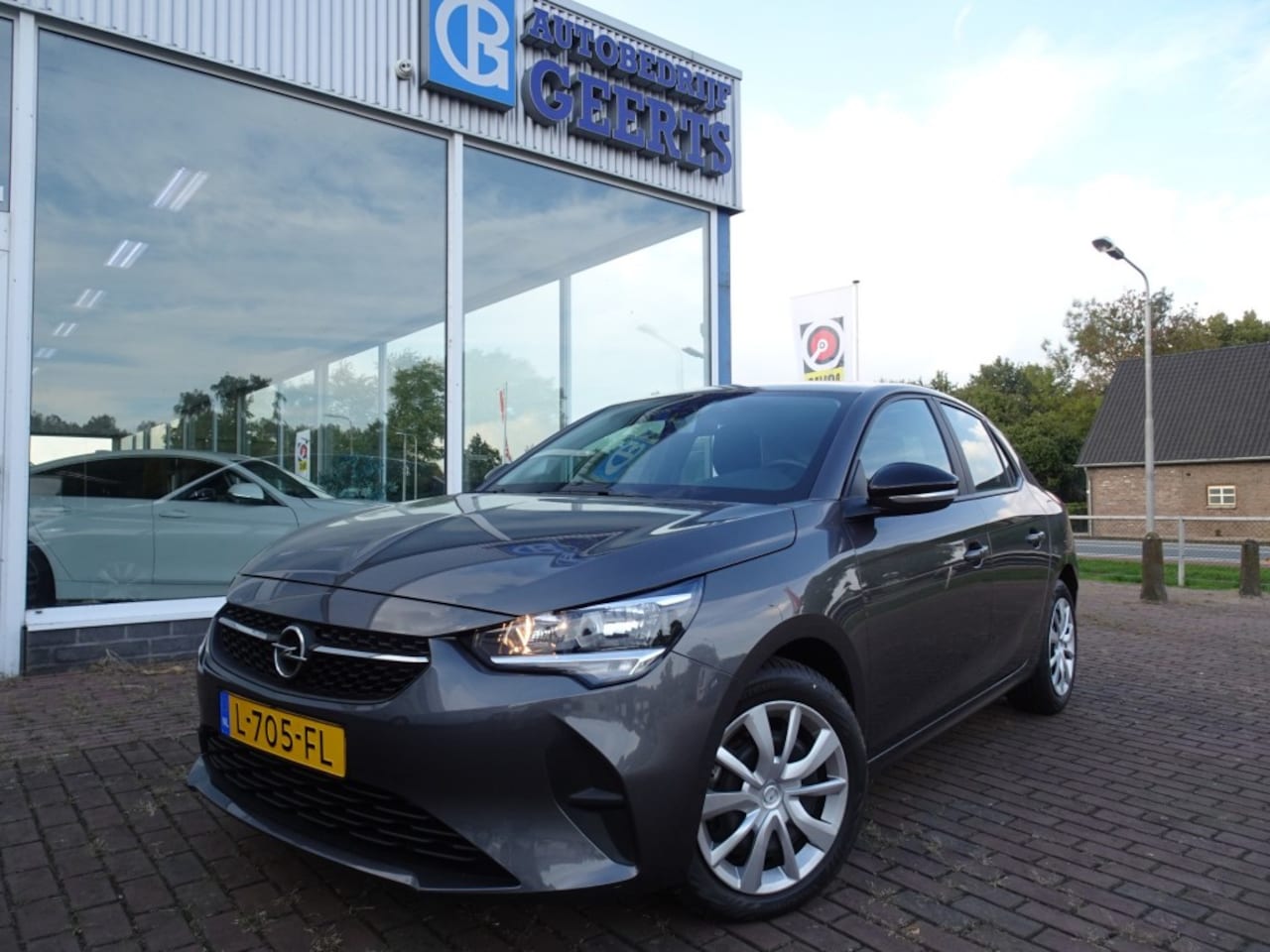 Opel Corsa - 1.2 Edition PDC/Cruise control - AutoWereld.nl