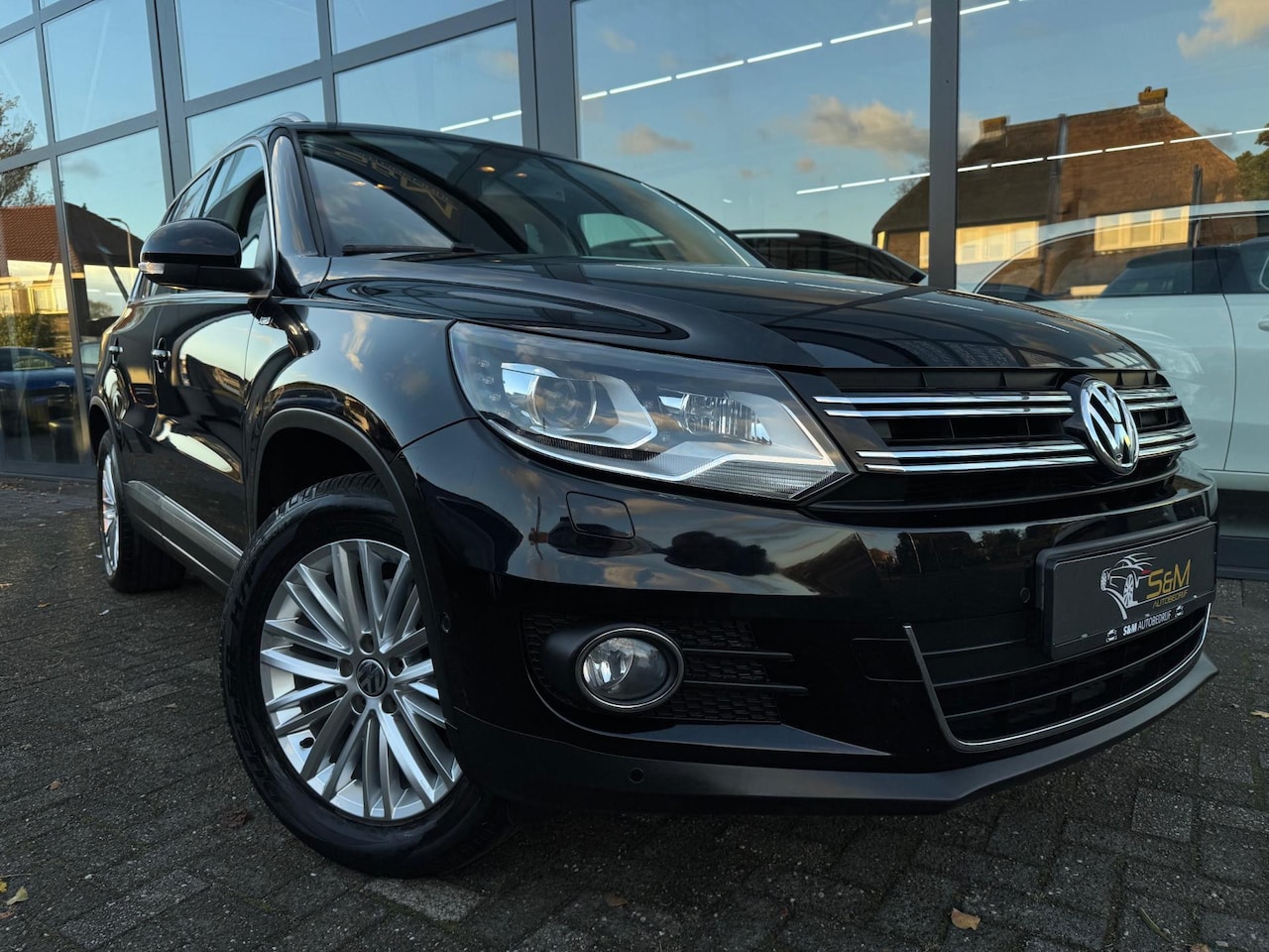 Volkswagen Tiguan - 1.4 TSI Sport&Style Automaat | Carplay - AutoWereld.nl