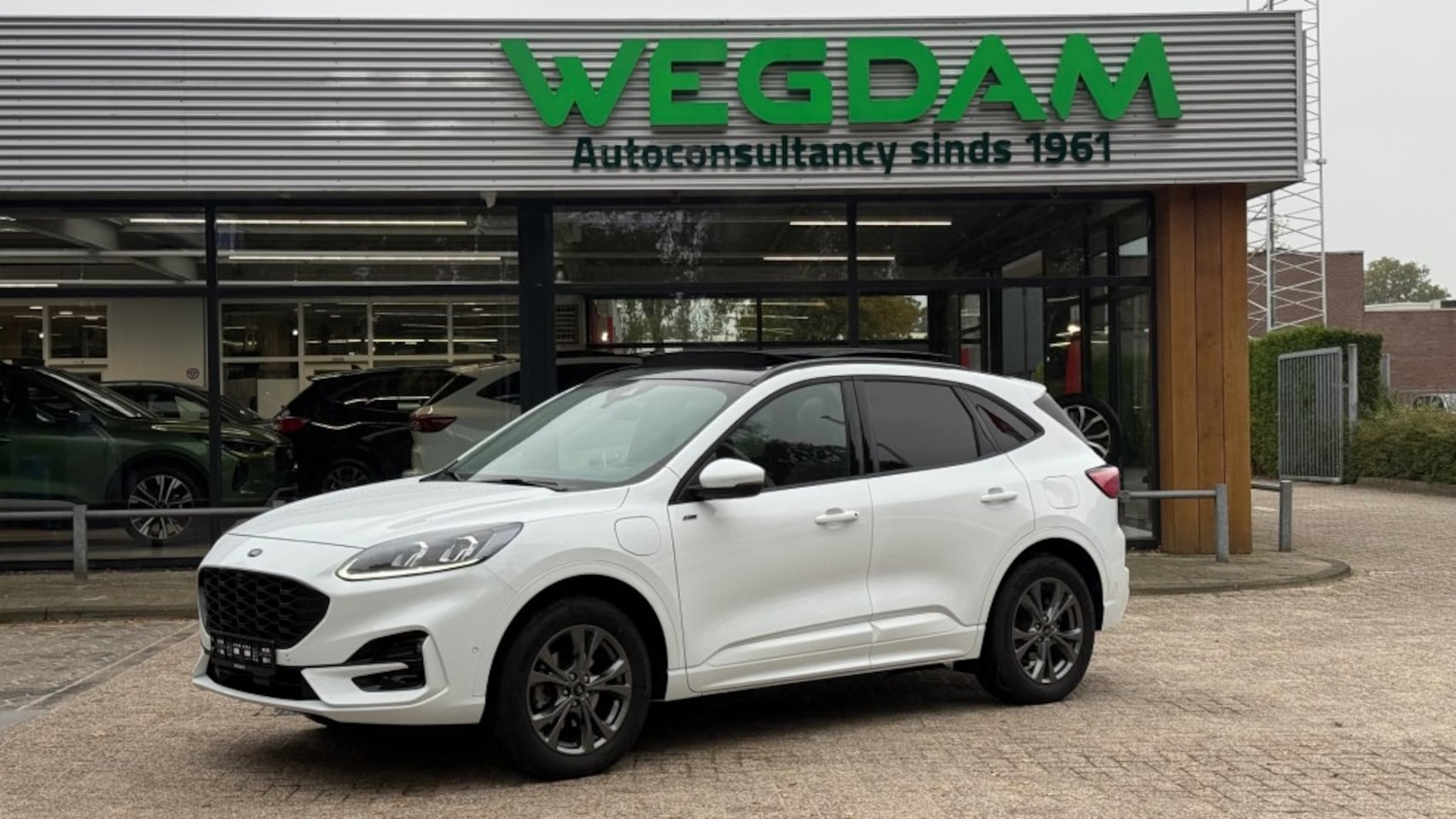 Ford Kuga - 2.5 PHEV ST-LINE X / Trekhaak+Panorama+Driver+Techno+Winter pack - AutoWereld.nl