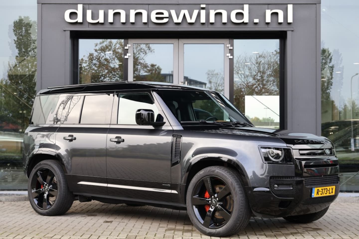 Land Rover Defender 110 - 3.0 D300 110 X HUD*PANO*MERIDIAN*NL-AUTO*KEYLESS*MATRIX*SFEER*TREKHAAK - AutoWereld.nl