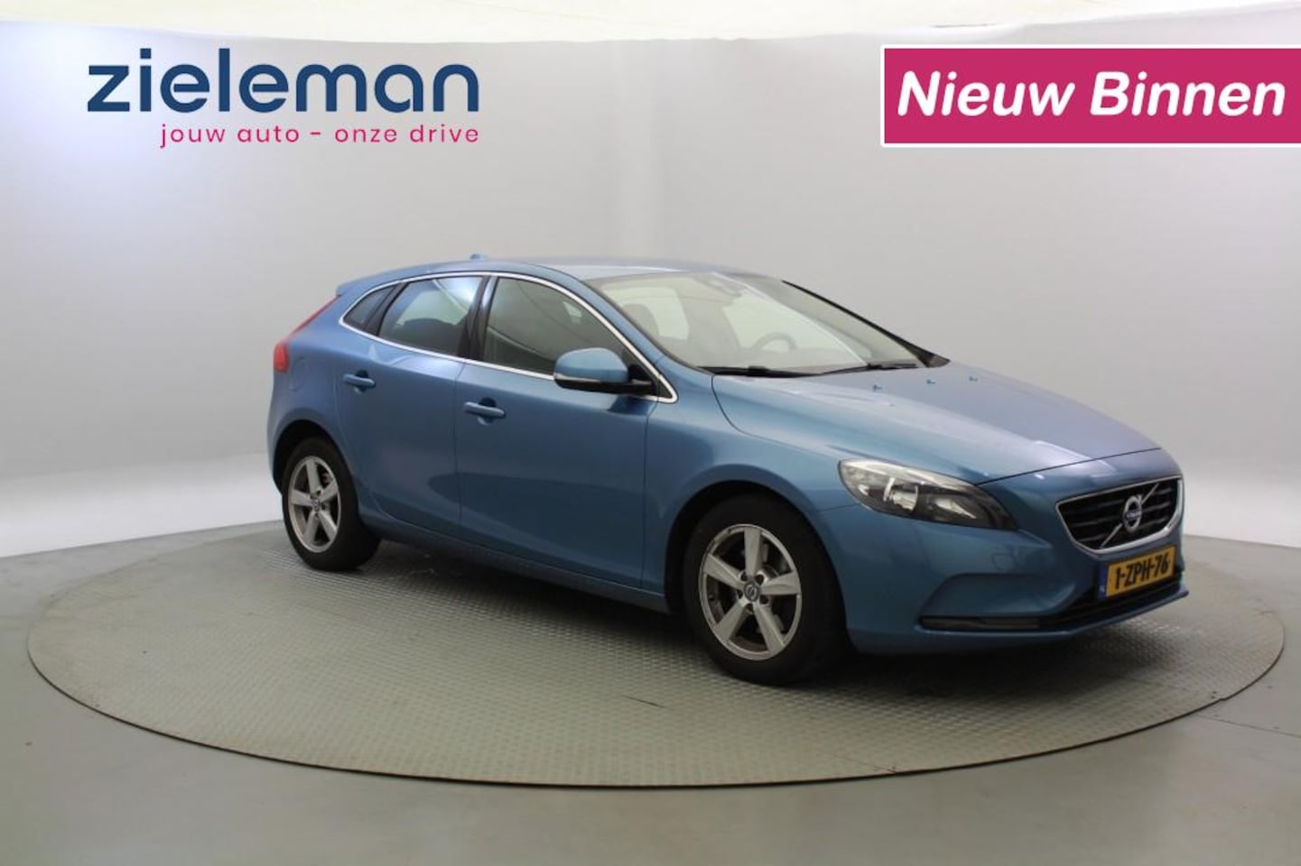 Volvo V40 - 1.6 T2 Momentum - Navi, Camera, Half Leer, PDC - AutoWereld.nl