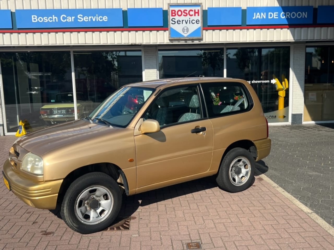Suzuki Grand Vitara - 2.0 3drs 4x4 HANDBAK / AIRCO / NL-auto / 1e eigenaar #COOL - AutoWereld.nl
