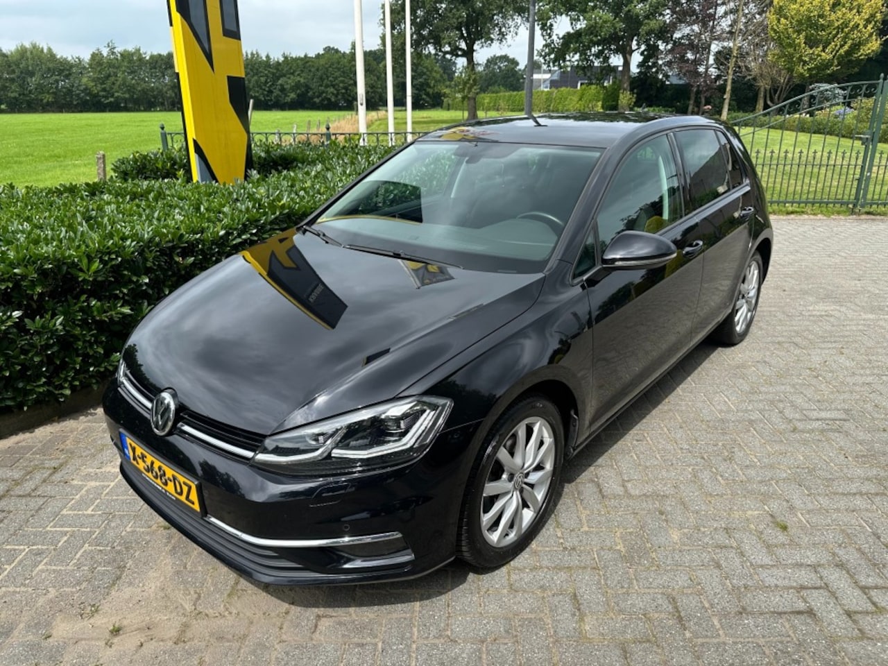 Volkswagen Golf - 1.5 TSI Highline DSG7 Led / ACC / Winterpakket - AutoWereld.nl