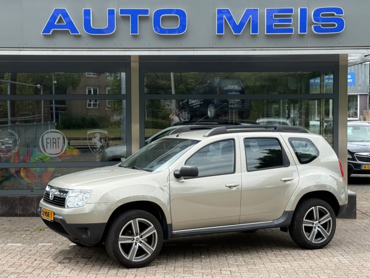 Dacia Duster - 1.6 Laureate Airco Trekhaak - AutoWereld.nl