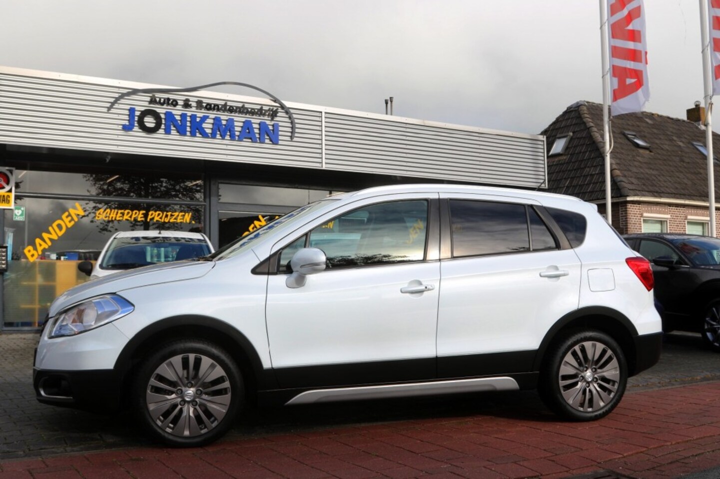 Suzuki SX4 S-Cross - SX-4 S-CROSS  AUTOMAAT TREKHAAK 4SEIZOEN BND. - AutoWereld.nl