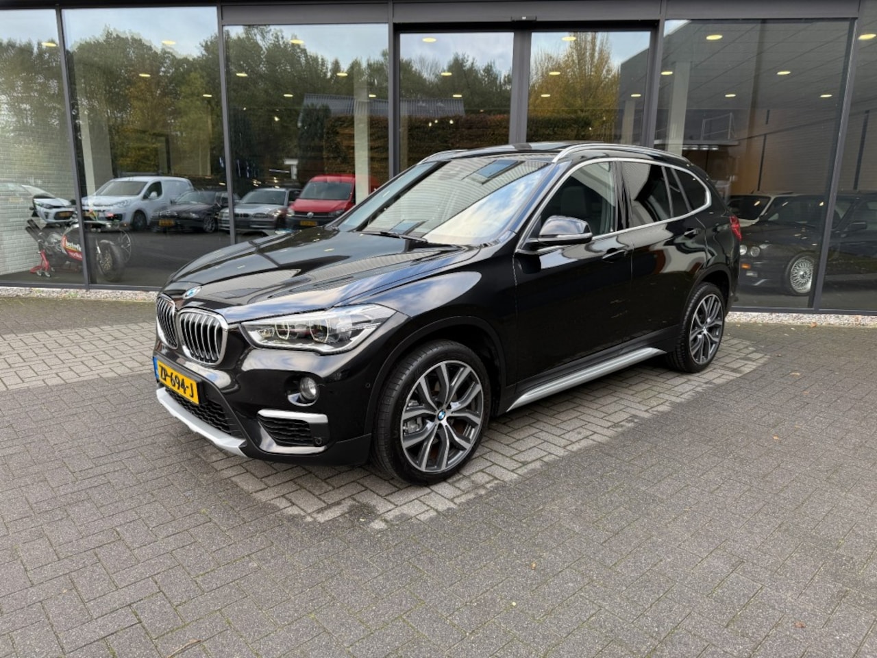 BMW X1 - sDrive20i 192pk High Exe,Pano,LED,Sportleer,HUD,NaviPro,Stoelverw,Clima,Cruise,Camera - AutoWereld.nl