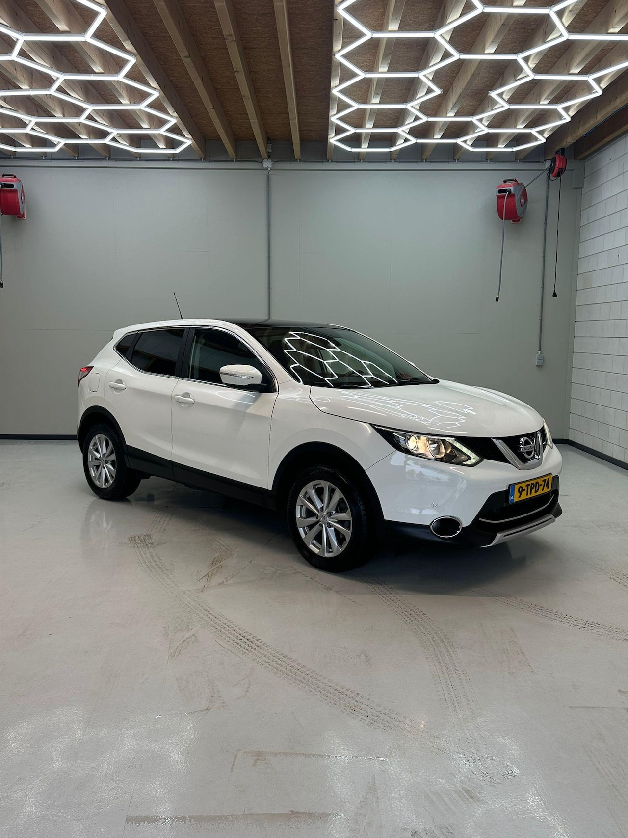 Nissan Qashqai - 1.2 Connect Edition PANORAMA/NL/ECC/KEYLESS/CAM/LANE - AutoWereld.nl