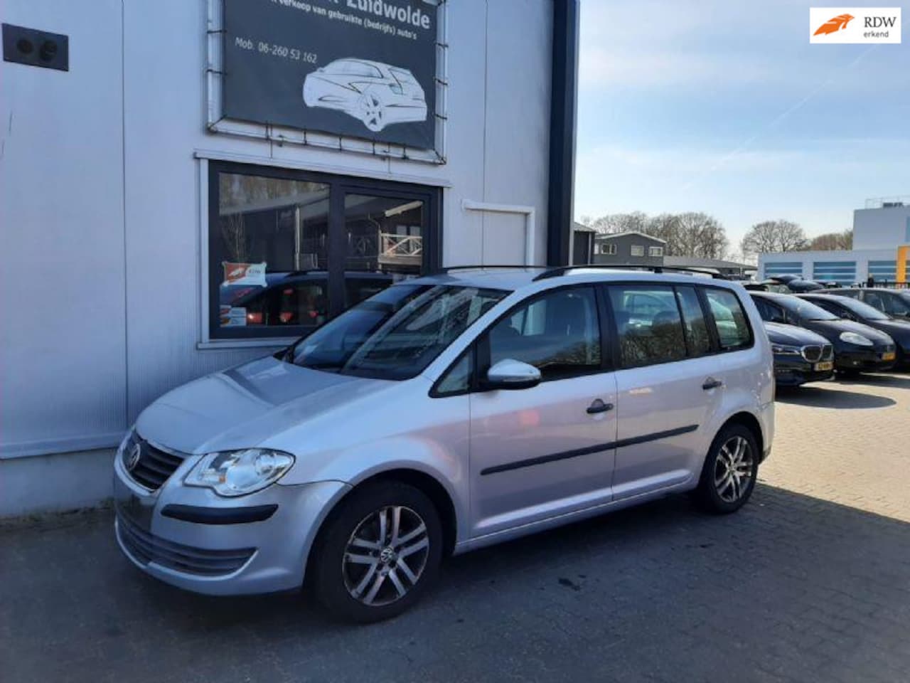 Volkswagen Touran - 1.6 Easyline clima cruise navi lmv - AutoWereld.nl
