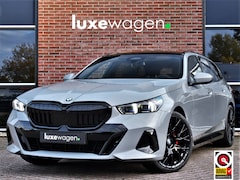 BMW 5-serie Touring - 520i M-Sport Pano Trekh ACC 360 H/K HUD 21inch Stoelventilatie