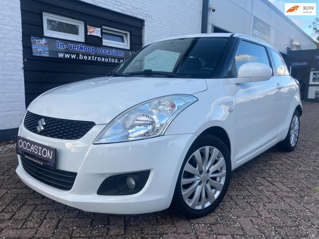Suzuki Swift - 1.2 EXCLUSIVE 1E EIGENAAR KEYLESS-GO CRUISE CLIMA 16"inch ZEER MOOI 6 MND GARANTIE + GROTE - AutoWereld.nl