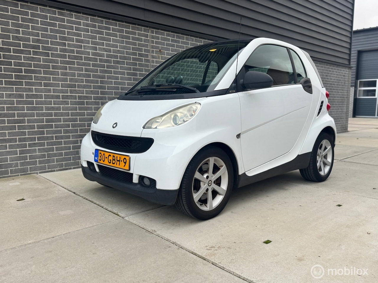 Smart Fortwo coupé - 1.0 BOMVOL AUT Leder Glazen Dak APK NAP - AutoWereld.nl