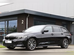 BMW 3-serie Touring - 318d / 320d Sportstoelen 18inch Carplay Dealer oh. BTW auto