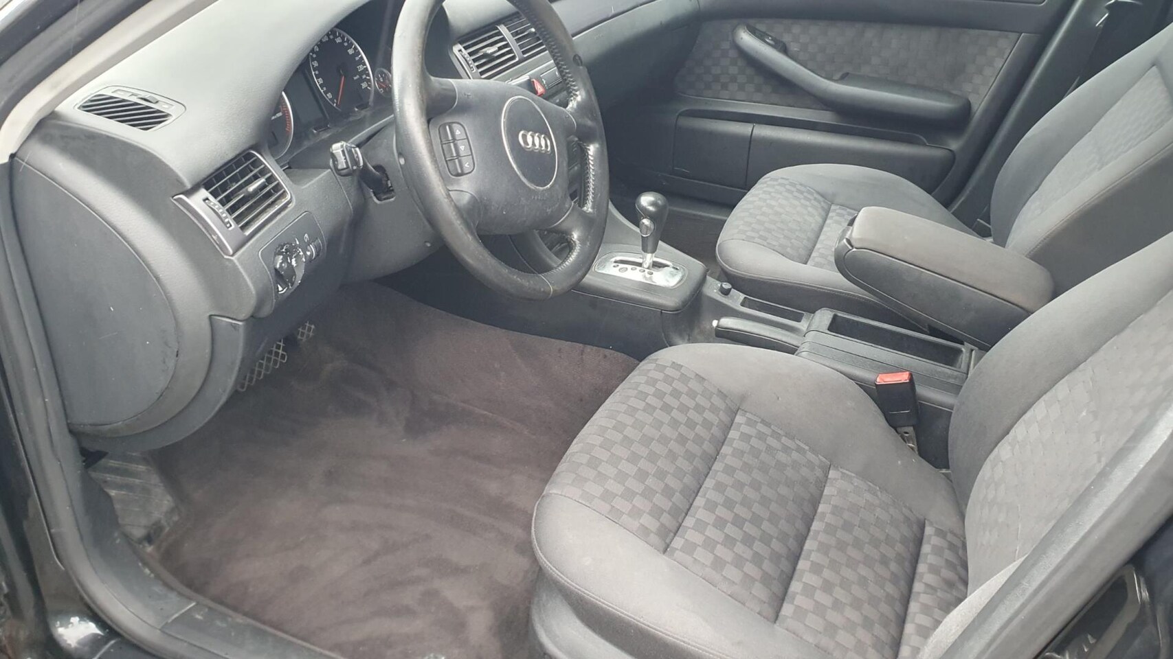 Audi A6 Avant - 2.4 MT Automaat *LEES TEKST*