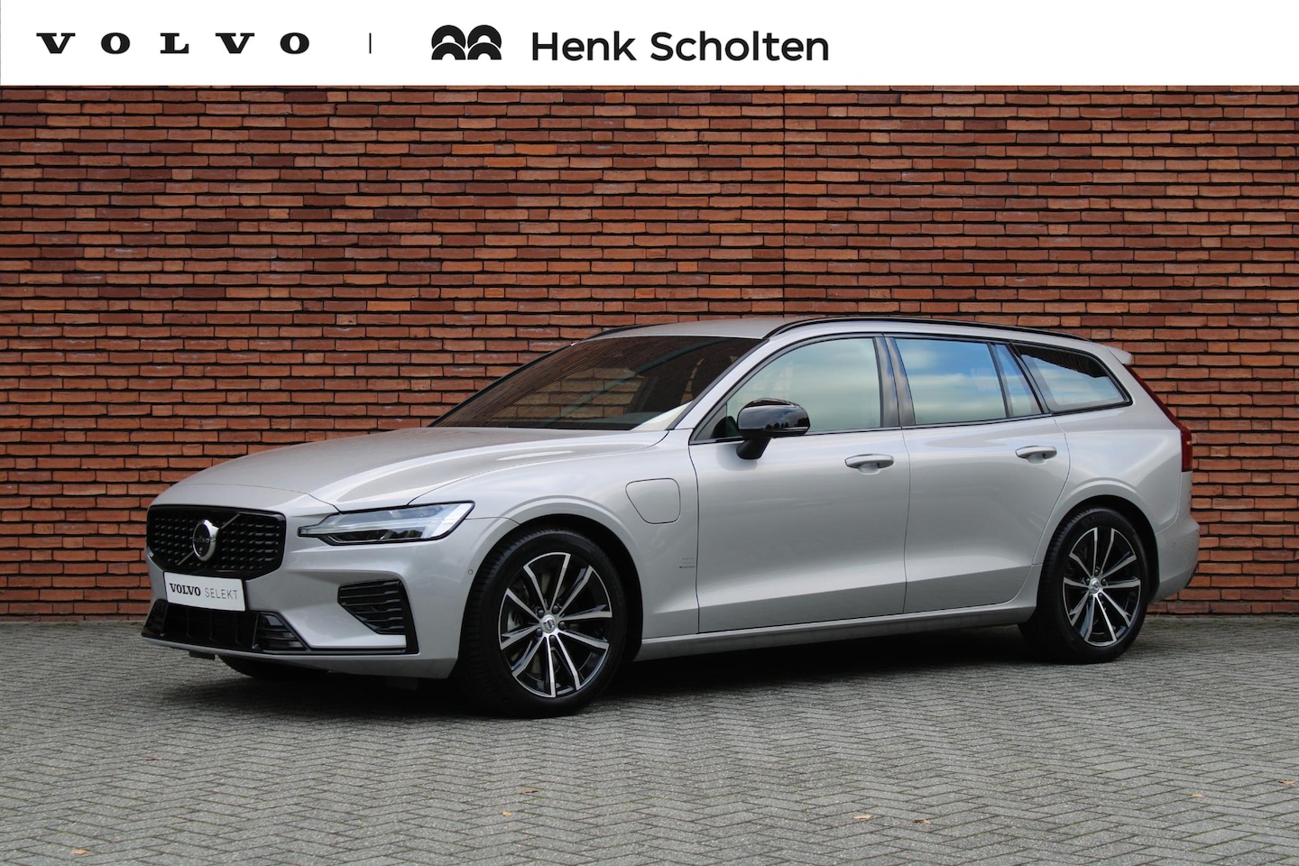 Volvo V60 - T6 Plug-in hybrid AWD Plus Dark | Elektrisch verstelbare voorstoelen | 360 graden camera | - AutoWereld.nl