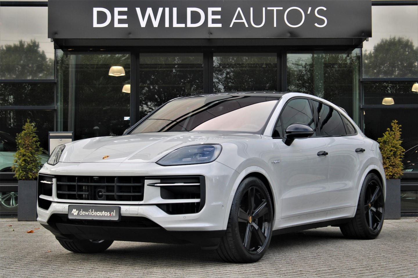 Porsche Cayenne Coupé - 3.0 E-Hybrid SportDesign 470pk Krijt Pano Trekhaak Sportuitlaat 18-weg Stoelventilatie - AutoWereld.nl
