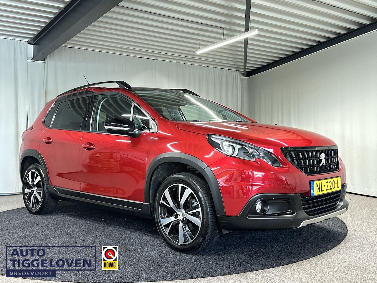 Peugeot 2008 - 1.2 PureTech GT-line 110 PK | Navi | Trekhaak | Pano - AutoWereld.nl