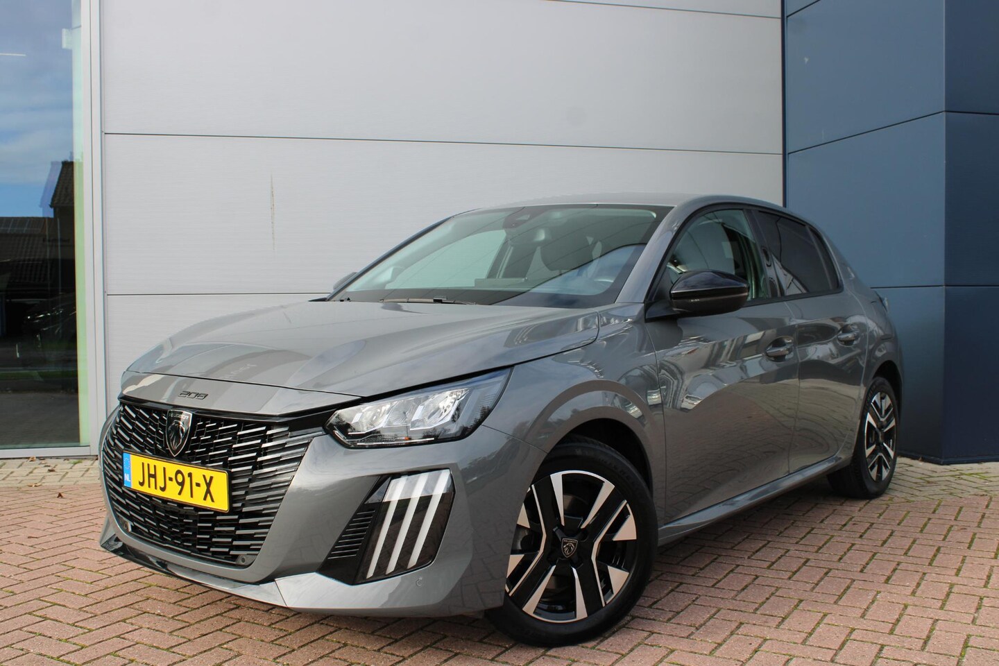 Peugeot 208 - 1.2 PureTech 100pk Allure Airco Navi Camera Carplay 13.792km Nieuwstaat - AutoWereld.nl