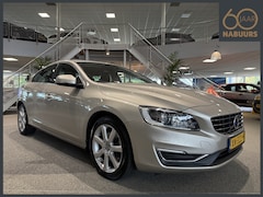 Volvo S60 - 2.0 T3 Momentum, Trekhaak, Stoelverwarming, PDC