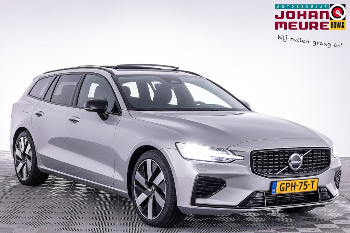 Volvo V60 - 2.0 T8 Plug-in hybrid AWD Ultra Dark | PANORAMA | ✅ 1e Eigenaar - AutoWereld.nl