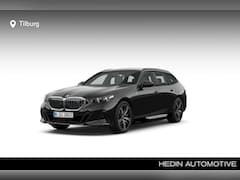 BMW i5 Touring - 40 M Sport Edition | Panoramadak | Innovation Pack | Driving Assistant | Trekhaak