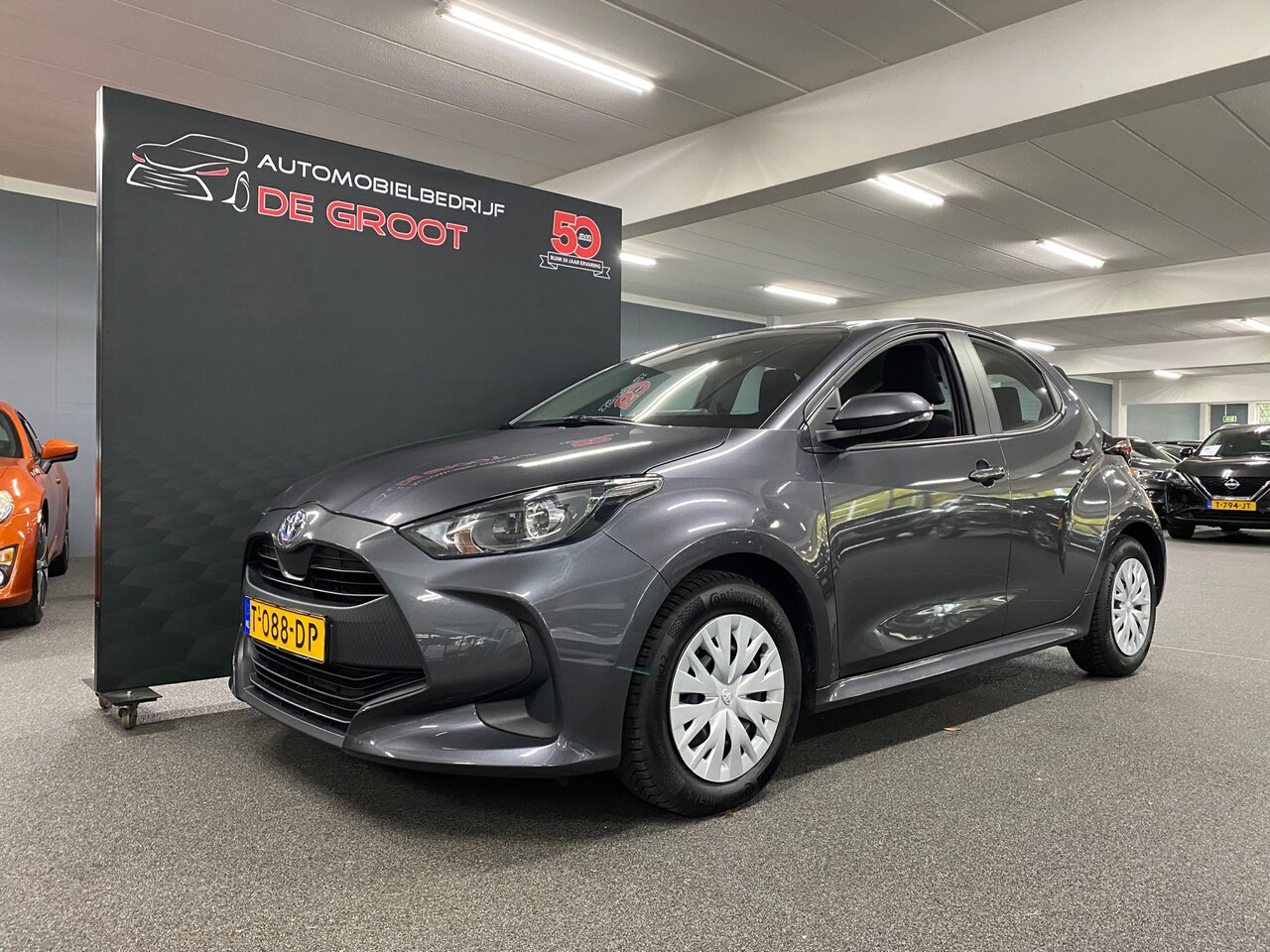 Toyota Yaris - 1.5 Hybrid Active NL-auto / Navigatie / Carplay - AutoWereld.nl