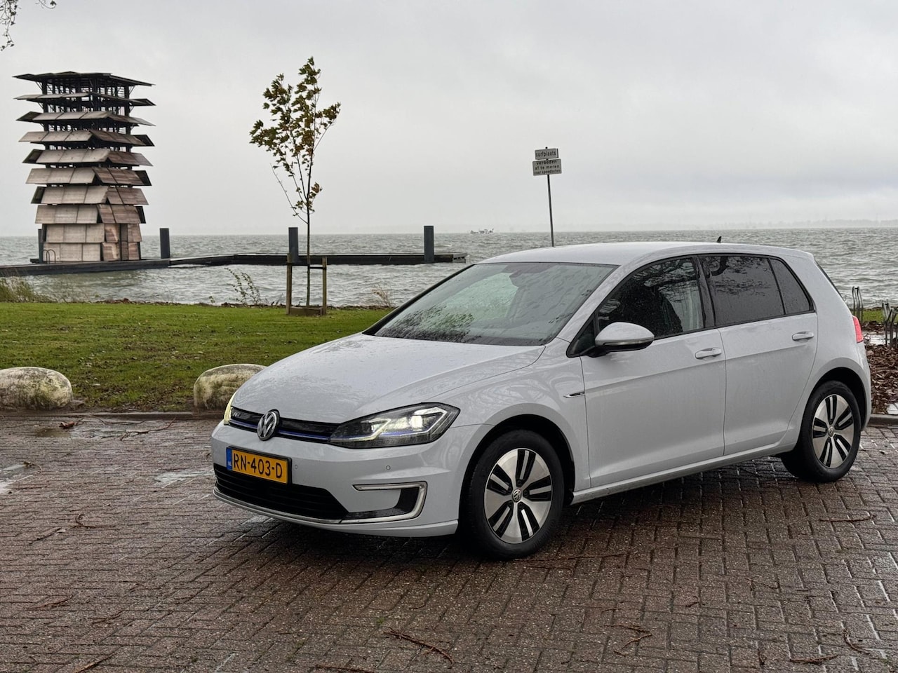 Volkswagen e-Golf - E-Golf Navi / ACC / APP / LED / Standkachel / NAP - AutoWereld.nl