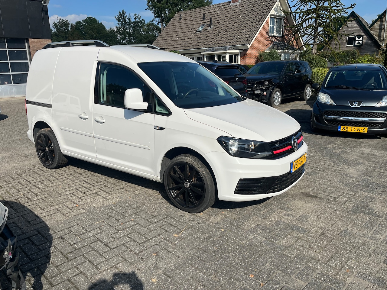 Volkswagen Caddy - 2.0 TDI L1H1 BMT Comfortline LEER / 18 INC /NAVI / NAP ORIGNEEL NL - AutoWereld.nl