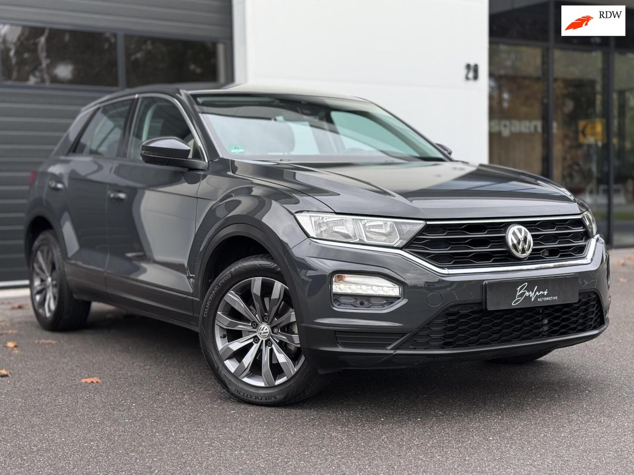 Volkswagen T-Roc - 1.5 TSI Style Business Automaat | Trekhaak - AutoWereld.nl