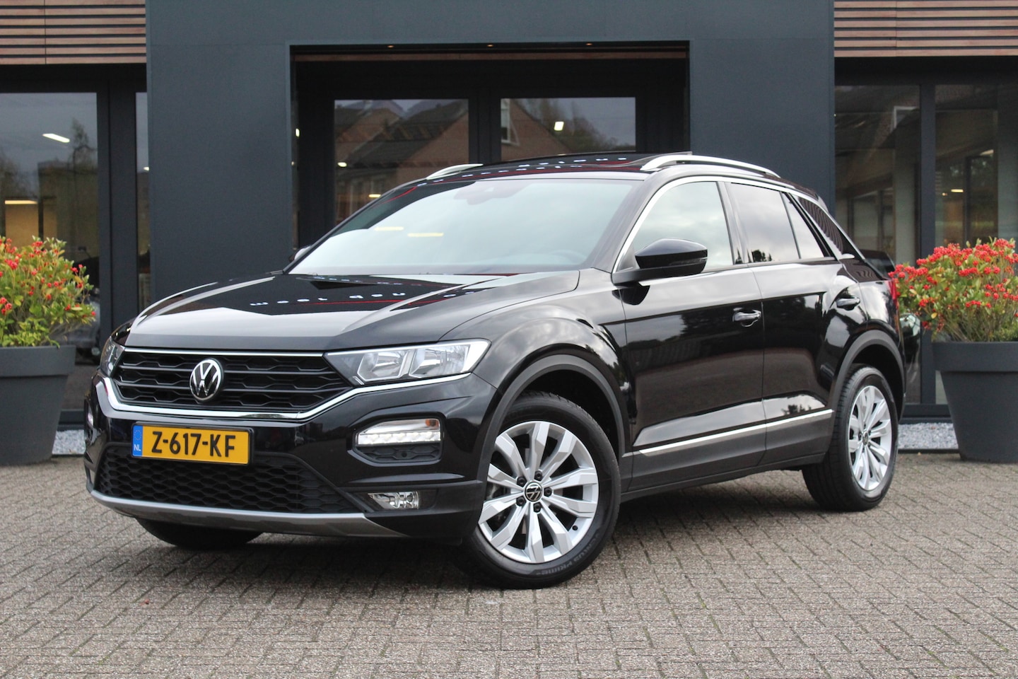 Volkswagen T-Roc - 1.5 TSI 150pk Sport Panoramadak - AutoWereld.nl