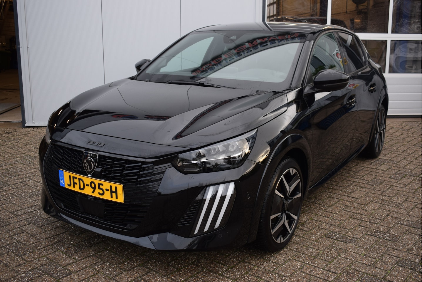 Peugeot 208 - 1.2 Hybrid 145 e-DCS6 GT | 360° camera | ACC | Keyless-Entry - AutoWereld.nl