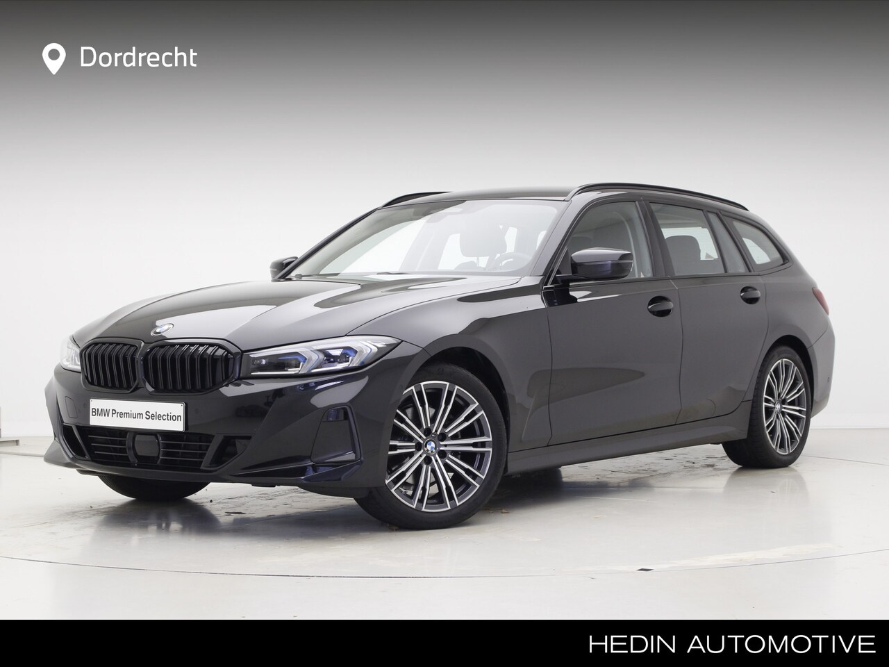 BMW 3-serie Touring - 320d | Elek. Trekhaak | Standkachel | Driving Assistant Professional | 18" M-sport | Zwart - AutoWereld.nl