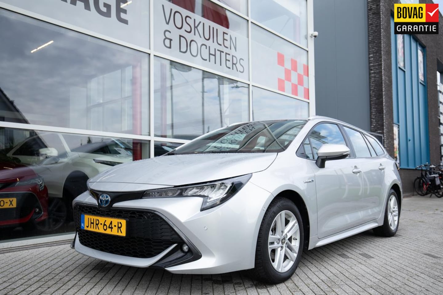 Toyota Corolla Touring Sports - 1.8 Hybrid Dynamic + | Camera | Navi | Trekhaak - AutoWereld.nl