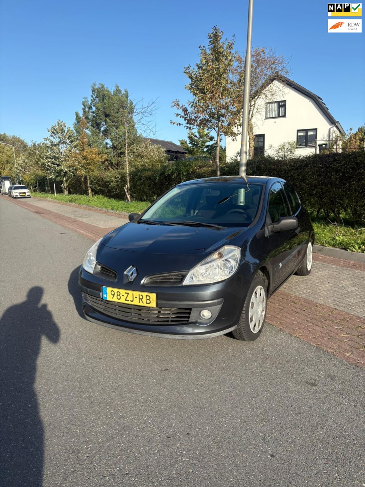 Renault Clio - 1.2-16V Special Line 1.2-16V Special Line Nieuwe APK, nieuwe koppeling en trekhaak - AutoWereld.nl