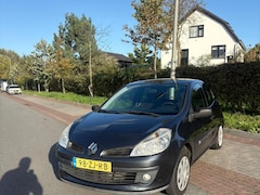Renault Clio - 1.2-16V Special Line Nieuwe APK, nieuwe koppeling en trekhaak