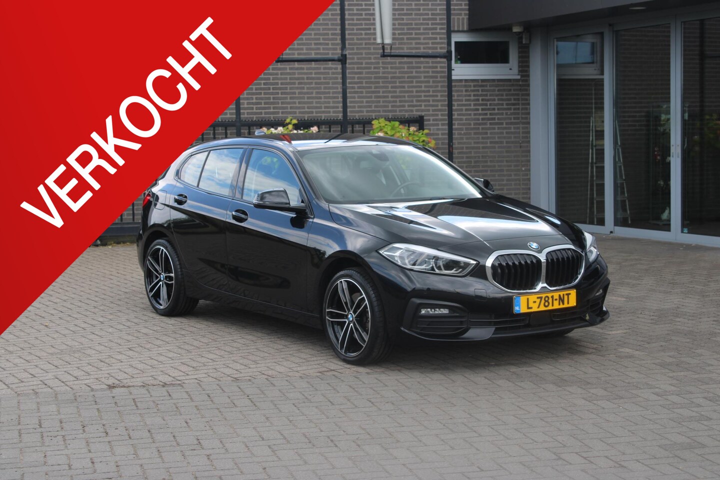 BMW 1-serie - 116i Business Edition 18 inch/navi/Led/NL Auto - AutoWereld.nl