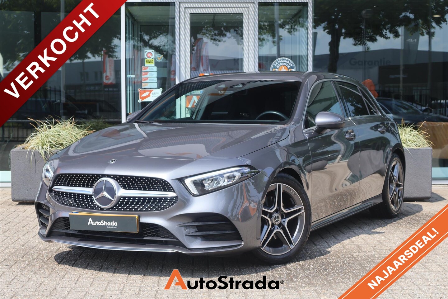 Mercedes-Benz A-klasse - A 180 AMG-Line 136pk 7G-DCT | Cruise | Climate | Camera | Navi | Stoelverwarming | Sfeer | - AutoWereld.nl