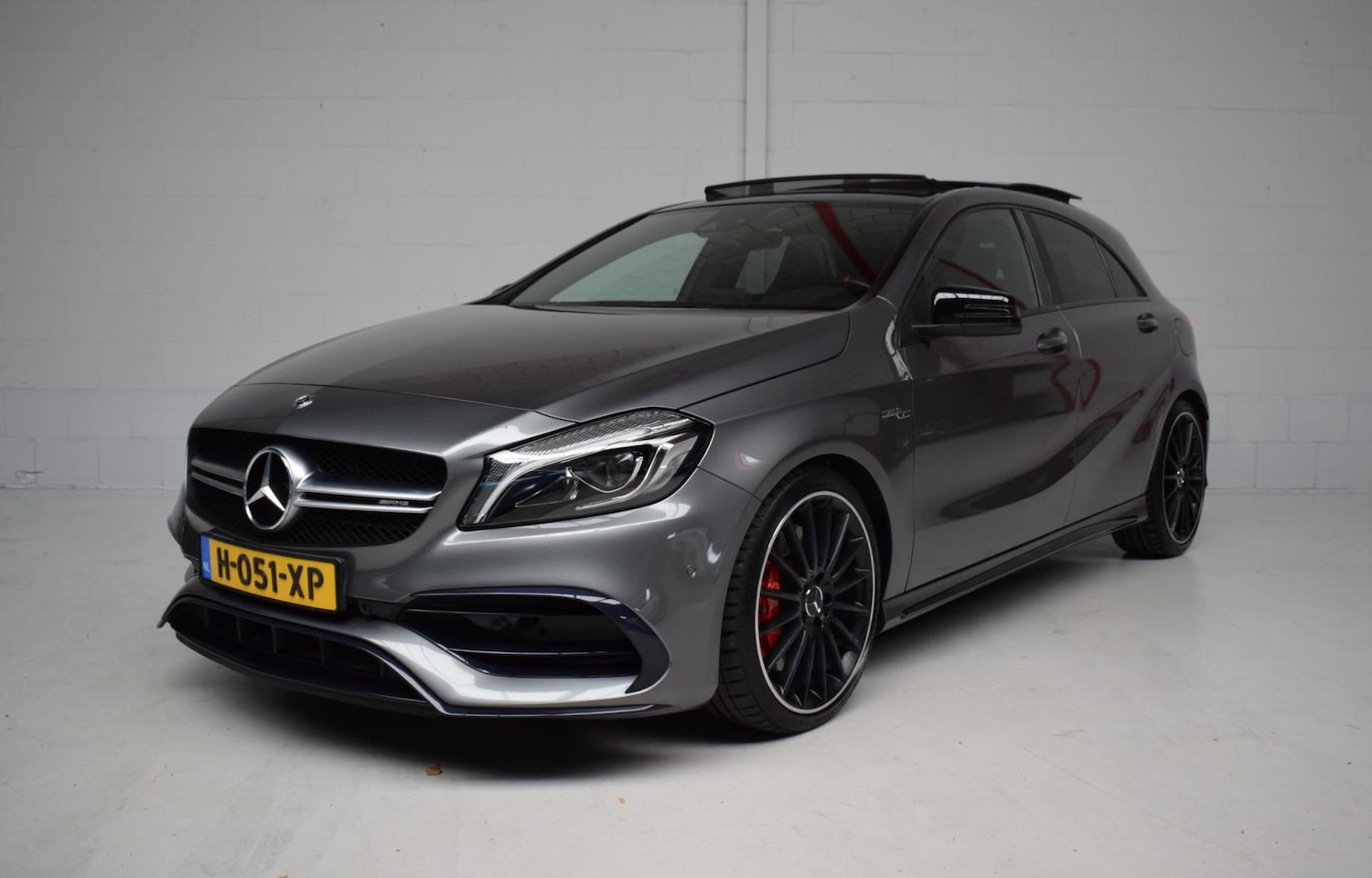 Mercedes-Benz A-klasse - AMG 45 381PK AUT 4MATIC PANORAMADAK / SCHAALSTOELEN / LEER / EL-STOELEN / HISTORIE COMPLEE - AutoWereld.nl