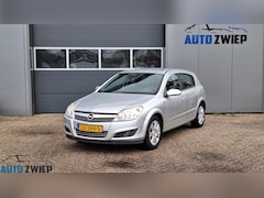 Opel Astra - 1.6 Cosmo Stoelverwarming/Navi/Airco